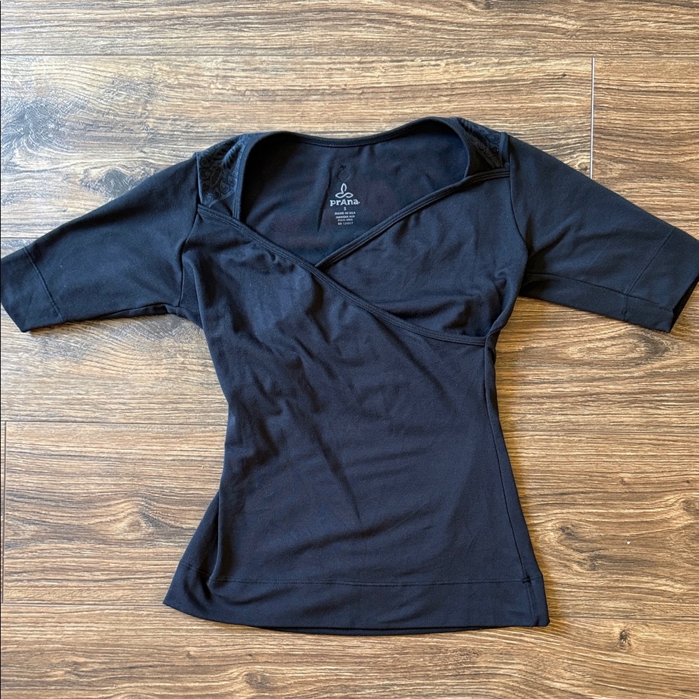 prAna Quinn Wrap Top Mandala Back Graphic Black Elbow Sleeve size Small